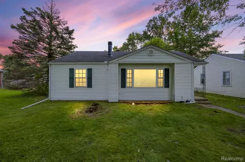 3105 S Grove Dr, Monroe, MI 48162