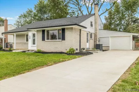32345 Washington St, Livonia, MI 48150