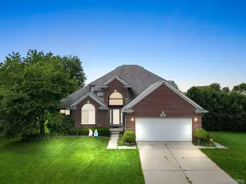 52007 Plum Creek Dr, Chesterfield, MI 48047