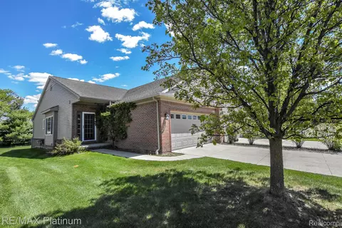 807 Chelsea Rdg, Howell, MI 48843