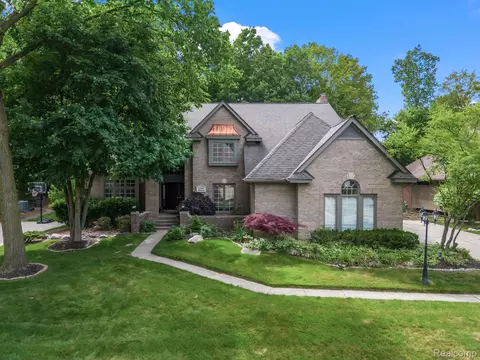 27197 Hampstead Blvd, Farmington Hills, MI 48331