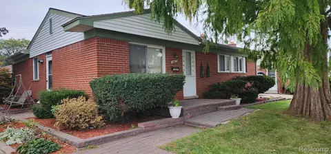 14615 Castle St, Southgate, MI 48195