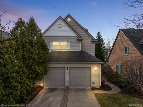 888 E Lincoln St, Birmingham, MI 48009