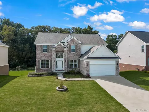 2372 Findley Cir, Orion, MI 48360