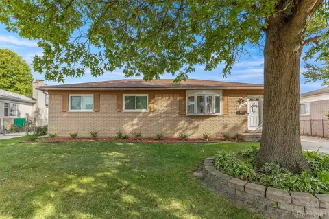 33448 Balmoral St, Westland, MI 48185