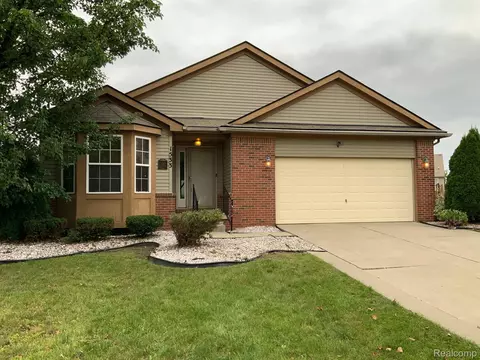 1533 Vanderbilt Dr, Flint, MI 48503