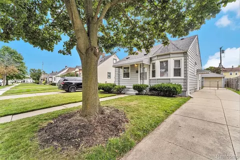 1077 Mulberry St, Wyandotte, MI 48192
