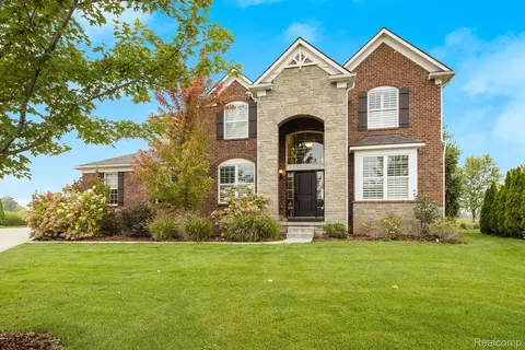 23657 N Crooked Tree, Lyon, MI 48178