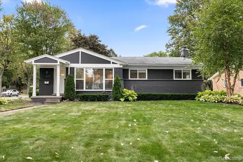 1240 Wrenwood Dr, Troy, MI 48084
