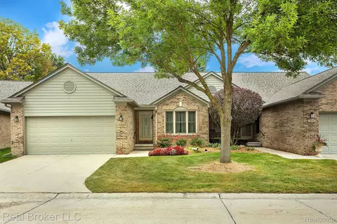 4433 Nutmeg Crt Ct, Warren, MI 48092