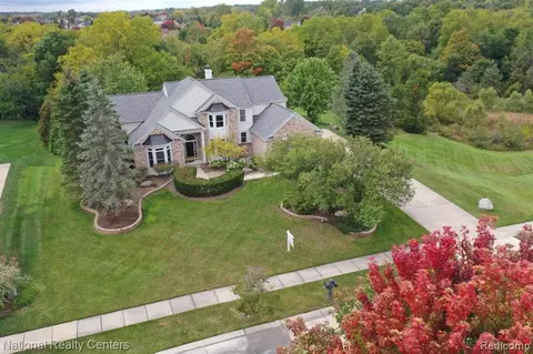 9343 Fellows Creek Dr, Plymouth, MI 48170