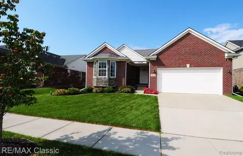 19141 Shrewsbury Dr, Livonia, MI 48152