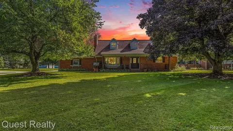 9290 Allen Rd, Clarkston, MI 48348