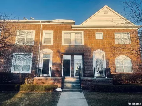 43135 Strand Dr, Sterling Heights, MI 48313