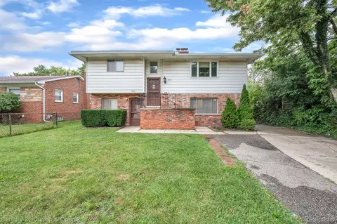 620 Nahma Ave, Clawson, MI 48017
