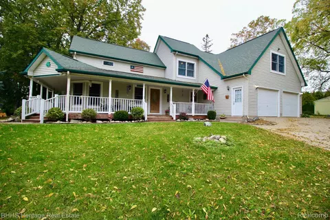 808 N Bridge St, Linden, MI 48451