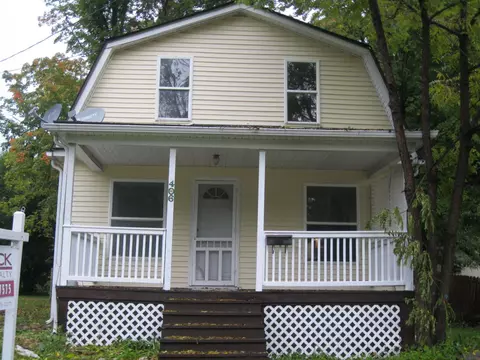406 Oakland St, Holly, MI 48442