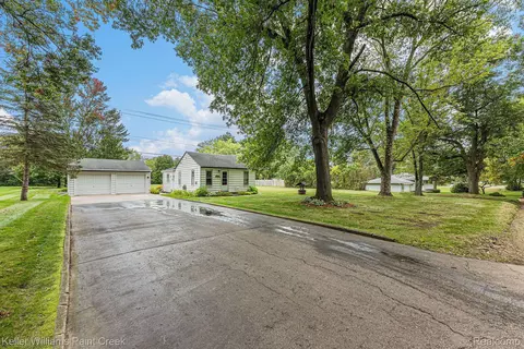 4800 Pine Knob Ln, Independence, MI 48346
