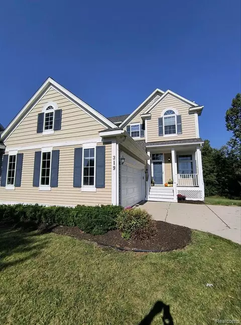 319 Atlantis Cir, Oxford, MI 48371