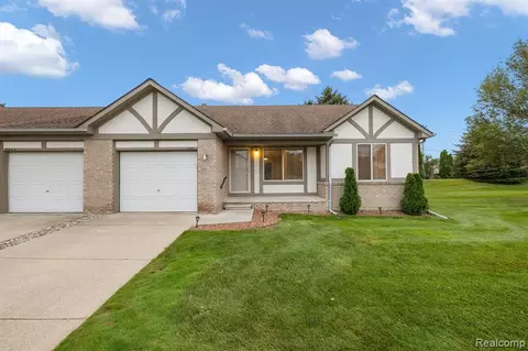 15834 Magnolia Dr S, Clinton Township, MI 48038