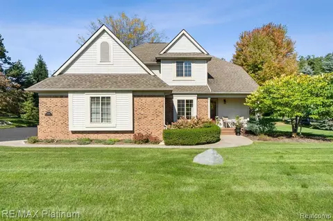 6001 Kevin Valley Ct, Brighton, MI 48116