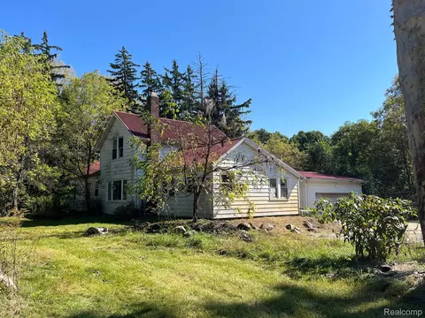 5185 Grange Hall Rd, Groveland, MI 48442