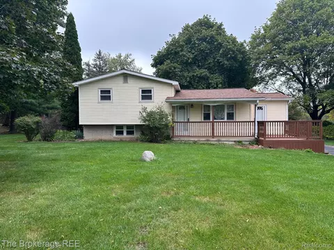 6287 E Maple Ave, Grand Blanc, MI 48439