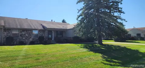 12290 Cambridge Blvd # 3, South Lyon, MI 48178
