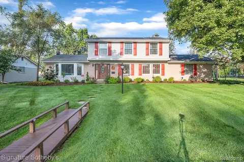 25981 Acacia St, Southfield, MI 48033