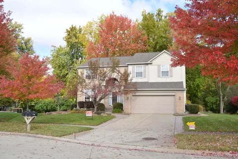 39160 Forest Creek Dr, Westland, MI 48185