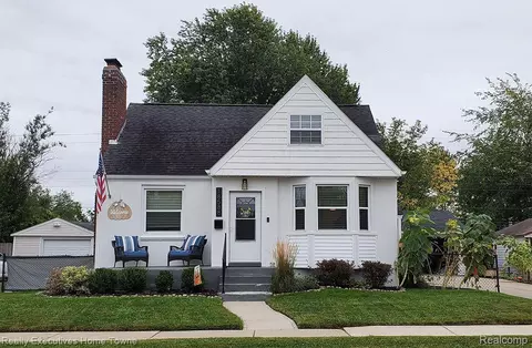 18588 Mesle St, Roseville, MI 48066