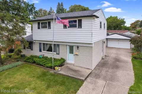 39545 Spalding Dr, Sterling Heights, MI 48313