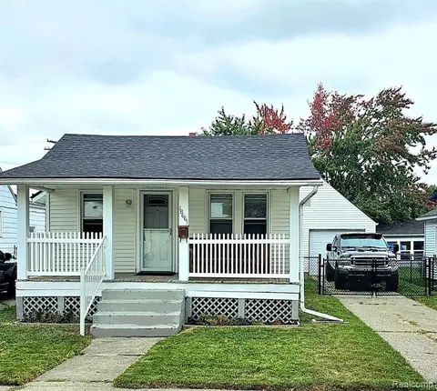 18661 Meier St, Roseville, MI 48066