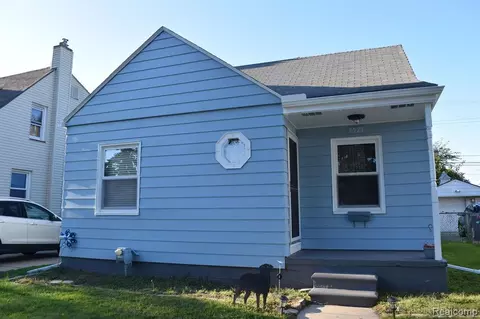 7527 Sterling, Center Line, MI 48015