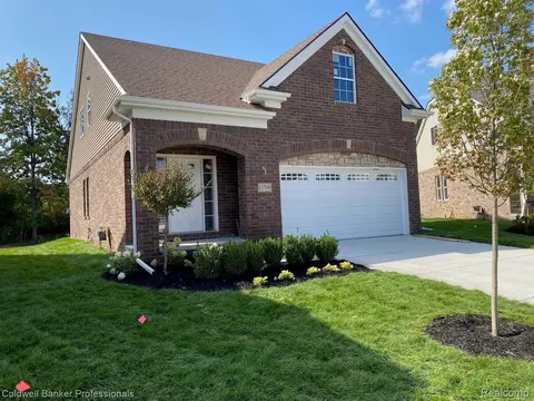 11789 Hines Place Dr, Livonia, MI 48150
