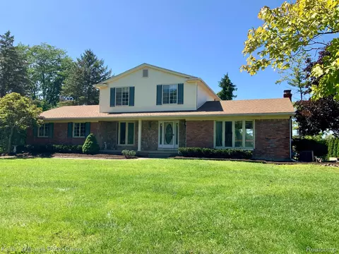 4851 Winewood Ln, Commerce, MI 48382
