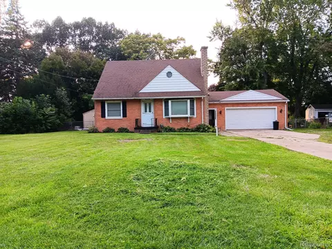 3726 Circle Dr, Flint, MI 48507