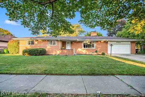 30400 Progress St, Roseville, MI 48066