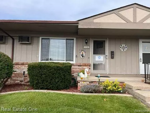 25386 Potomac Dr #7, South Lyon, MI 48178