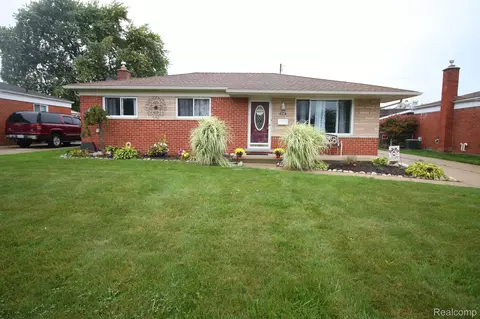 33087 Brownlea Dr, Sterling Heights, MI 48312