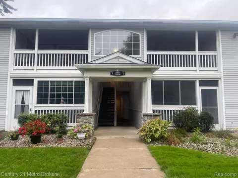 12534 Saint Andrews Way, Fenton, MI 48430