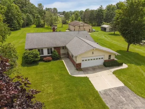 15701 Hough Rd, Allenton, MI 48002