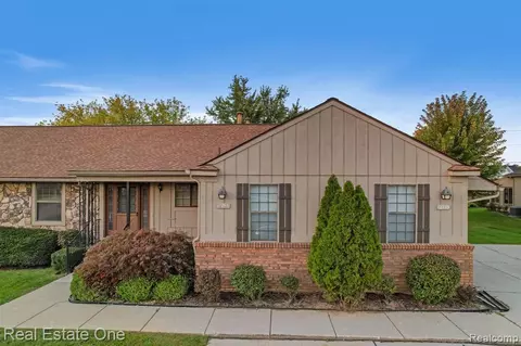 12295 Cambridge Blvd, South Lyon, MI 48178
