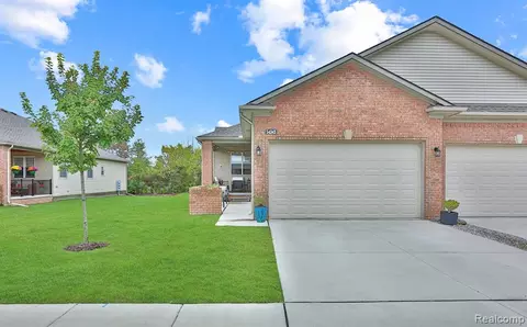 54343 Camden Cir, New Baltimore, MI 48051