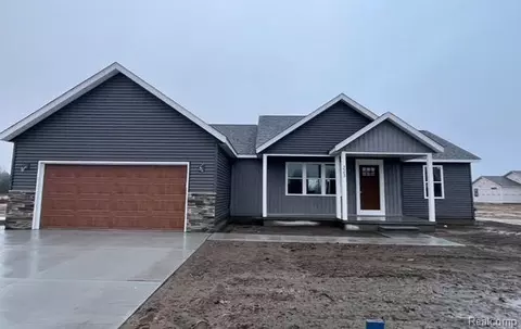 223 Oregon Ave, Marysville, MI 48040