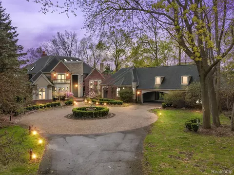 3030 Heron Plc Pl, Bloomfield Hills, MI 48302