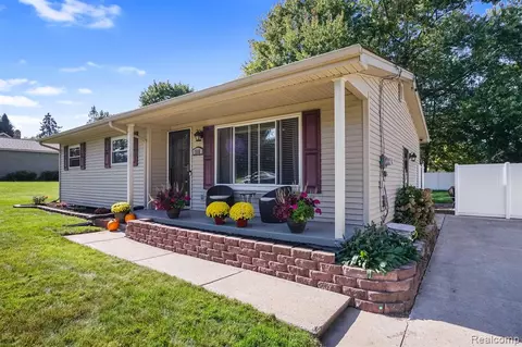515 Bush St, Linden, MI 48451