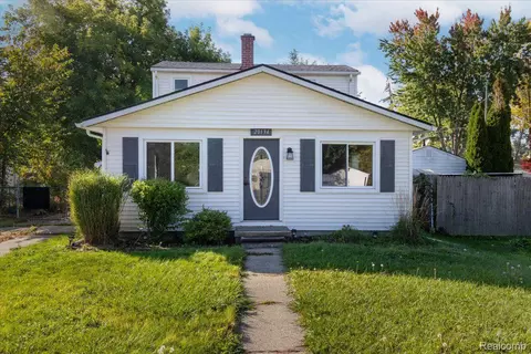 20134 Williamson St, Clinton Township, MI 48035