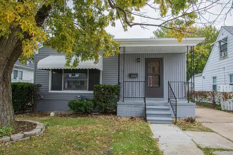 27070 Ridgewood St, Roseville, MI 48066
