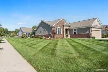 23948 Montague Dr, Flat Rock, MI 48134